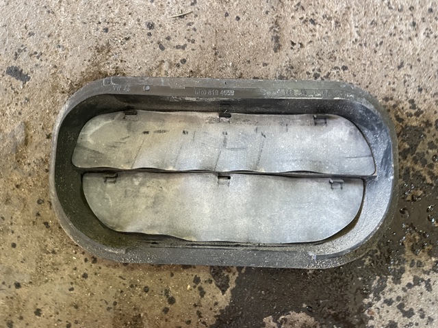 Люк заднього крила 6R0819465B VAG