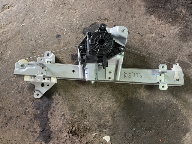 Моторчик склопідйомника двері задніх, лівих 807316RR0A NISSAN