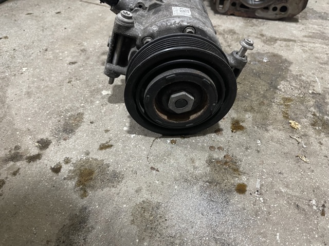 Насос кондиціонера 80A816803 VAG