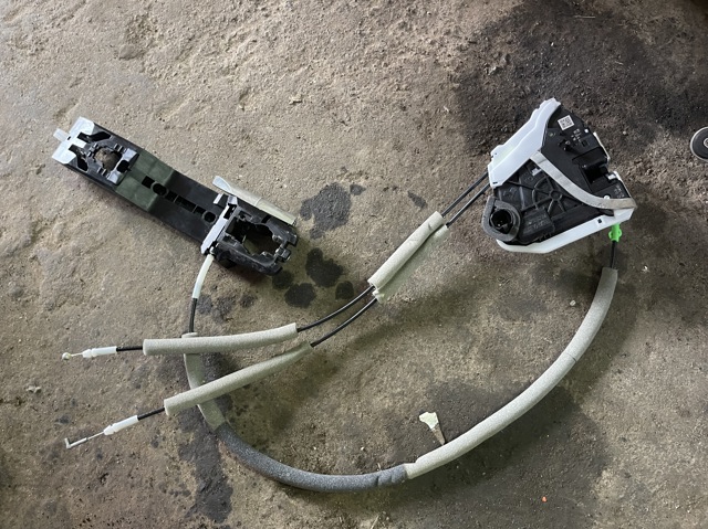 Замок задніх дверей, лівих 825016RR0A NISSAN