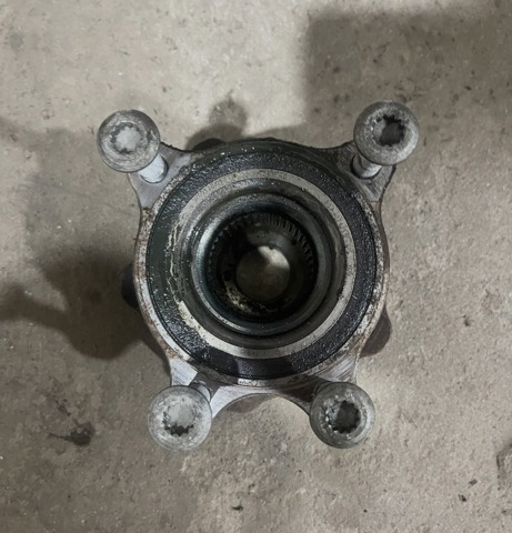 Маточина колеса передня 8W0407613 VAG