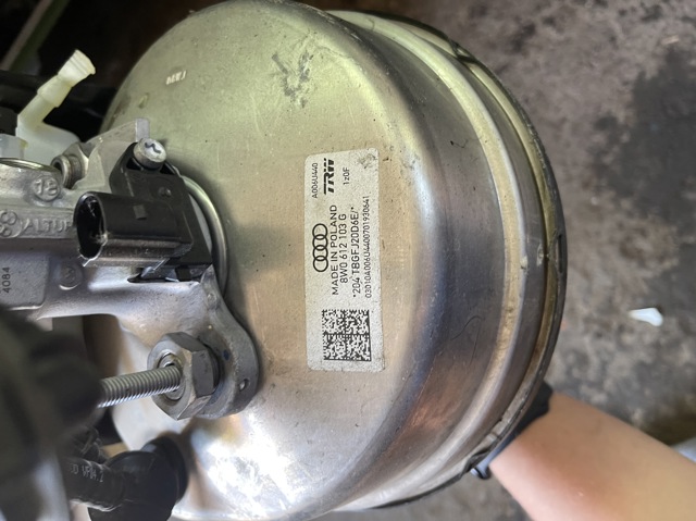 Підсилювач (гідровакуумний) 8W0612103G VAG