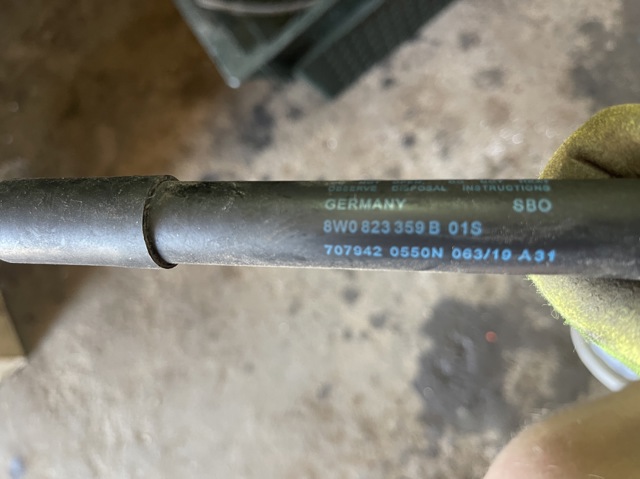 Упор капота 8W0823359B VAG