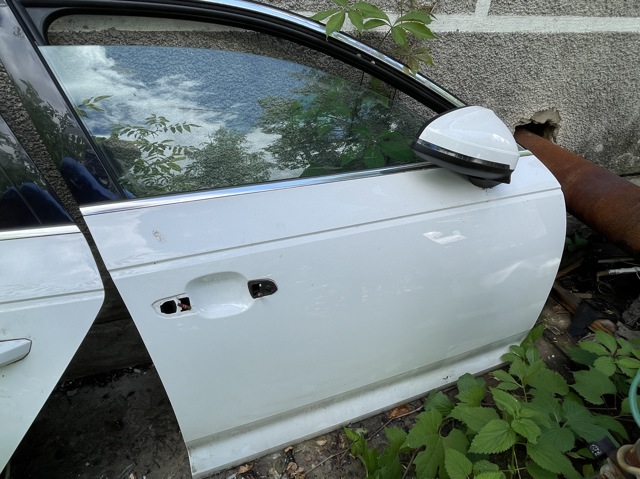 Дверка передня права 8W0831052E VAG