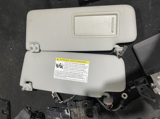 Козирок протисонячний 8W0857552AM VAG