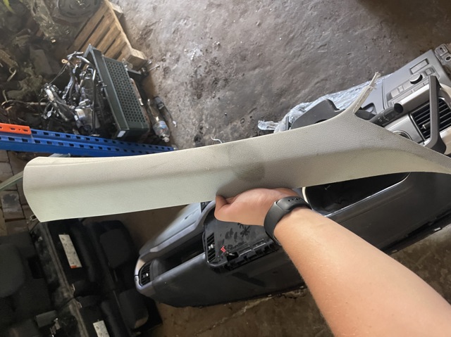 Обшивка стійки кузова внутрішня, передня ліва 8W0867233D VAG