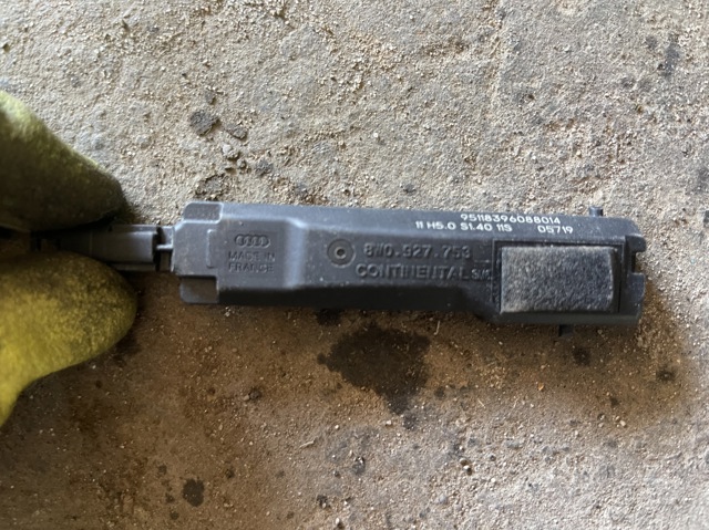 Кінцевий вимикач 8W0927753 VAG