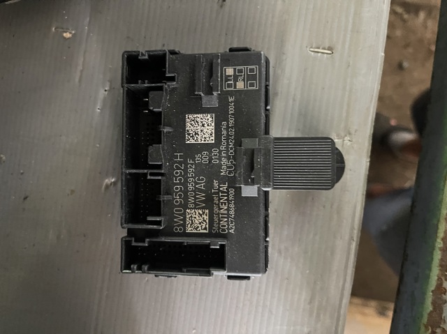 Блок комфорту передніх дверей 8W0959592H VAG