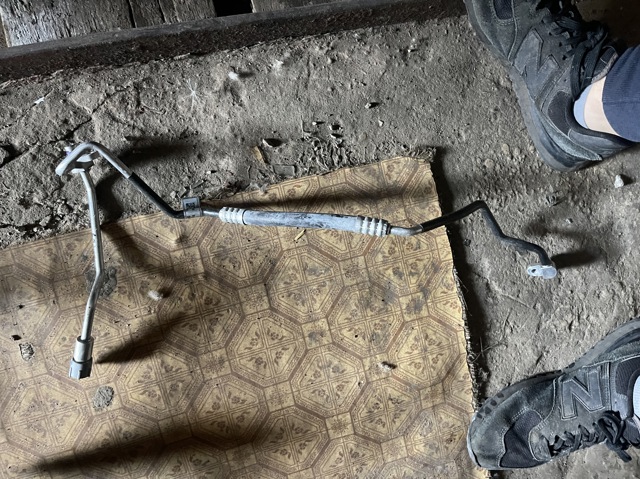 Шланг кондиціонера, від радіатора до випарника 8W1816720G VAG