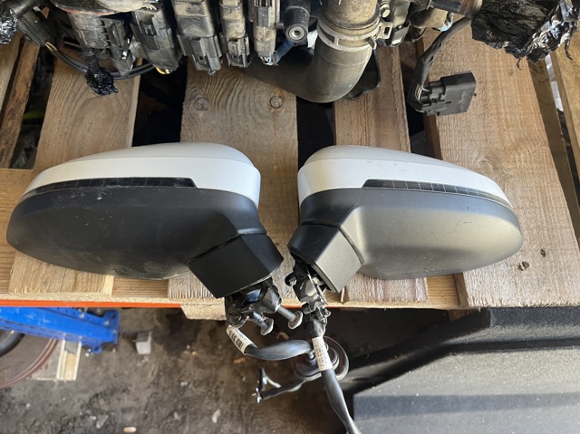 Праве бокове дзеркало 8W1857410E VAG
