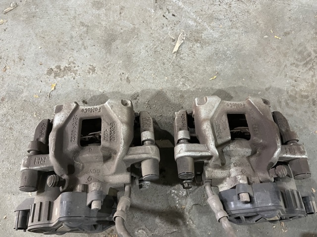 Супорт гальмівний задній правий JX6Z2386L FORD