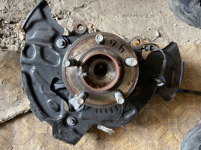 Маточина колеса передня LB5Z1104E FORD