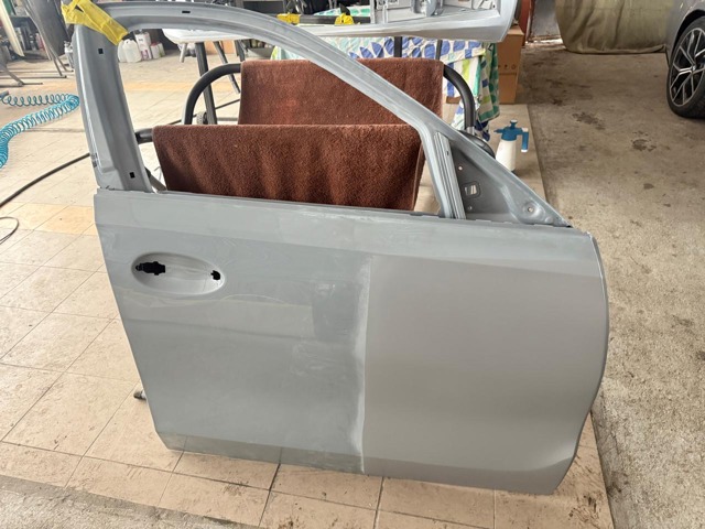 Пасажирські передні двері 41008497442 BMW