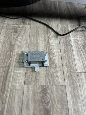 Підсилювач сигналу антени A2118200885 MERCEDES