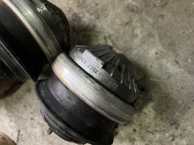 Права подушка мотора A2212403517 MERCEDES