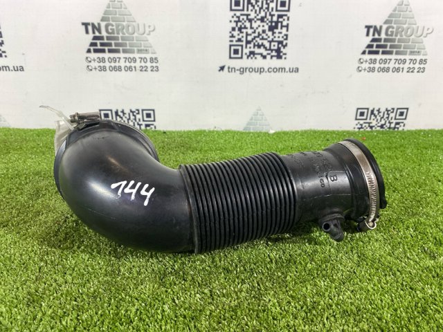 Патрубок повітряний, вихід повітряного фільтра 06L129629B VAG