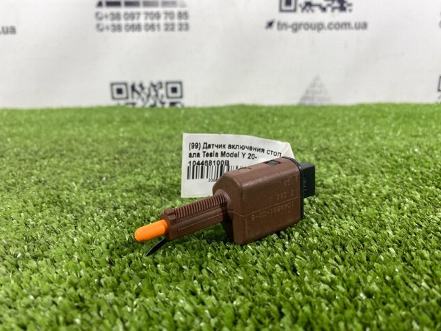 Вимикач сигналу гальмування 104468100B TESLA