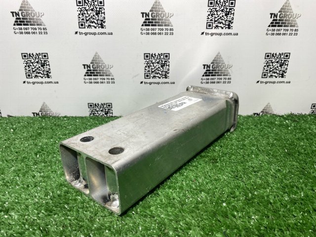 Кронштейн підсилювача переднього бампера 110919300B TESLA
