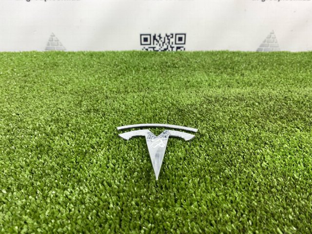 Емблема на кришку багажника, фірм.значок Tesla Model 3