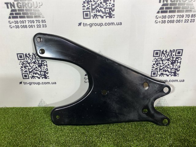 Кронштейн передньої балки 20107FL010 SUBARU