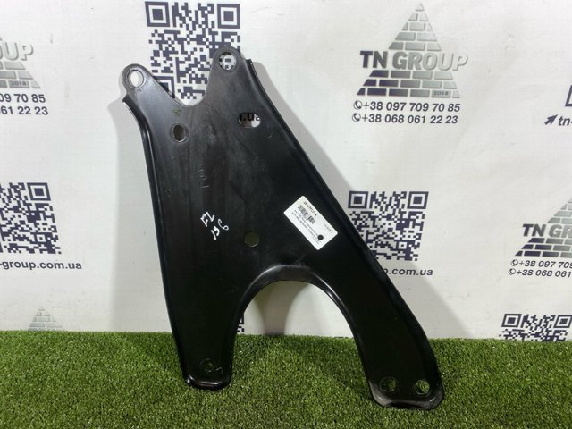 Кронштейн передньої балки 20107FL01A SUBARU