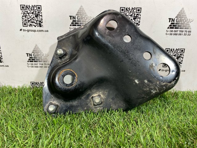 Кронштейн передньої балки 20216FL030 SUBARU