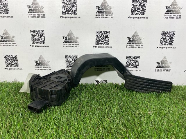 Підаль газу 4581652AD CHRYSLER