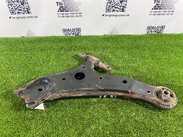 Правий важіль передній нижній підвіски 480680T011 TOYOTA