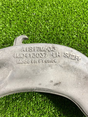 Вилка нижня амортизатора переднього, ліва 4M0413037L VAG