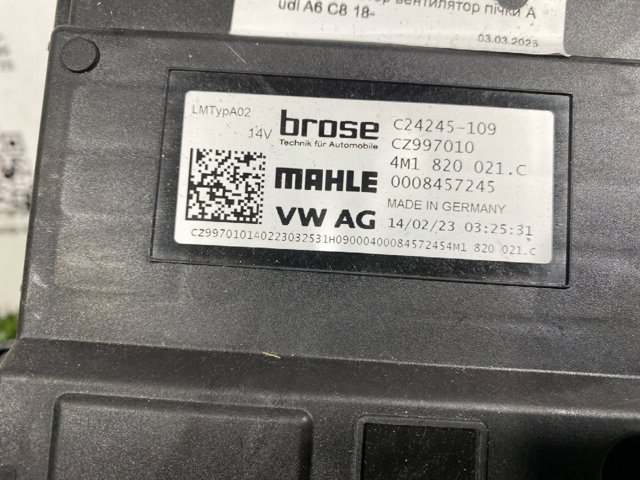 Електромотор пічки 4M1820021C VAG