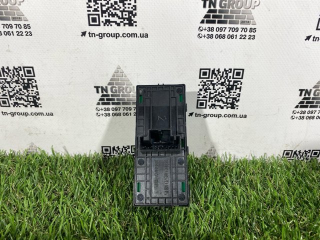 Кнопки переднього лівого склопід'ємника 5G0959857D VAG