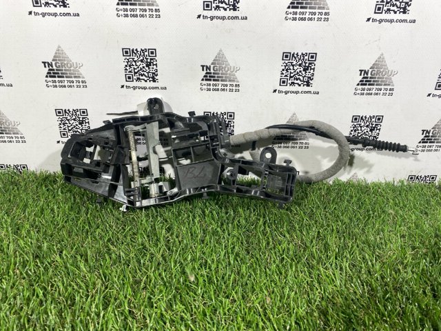 Тримач зовнішньої ручки дверей, задніх лівих 5NN837811F VAG