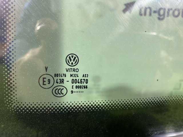 Скло багажного відсіку, ліве 5NN845041ENVB VAG