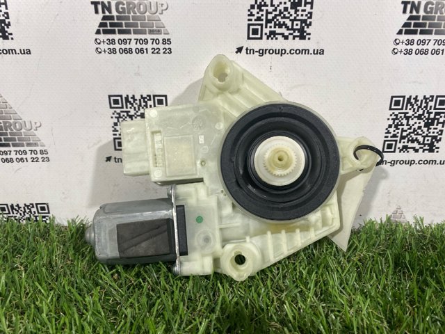 Привід ліфта задній 5Q4959811G VAG