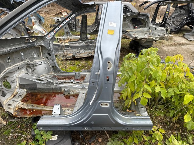 Амортизаційна стійка центральна, ліва 613120E080 TOYOTA