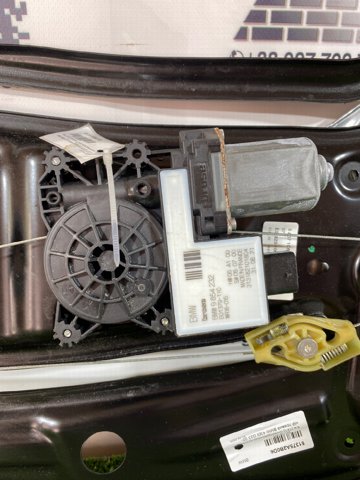 Моторчик склопідйомника двері задніх, правих 61359854232 BMW