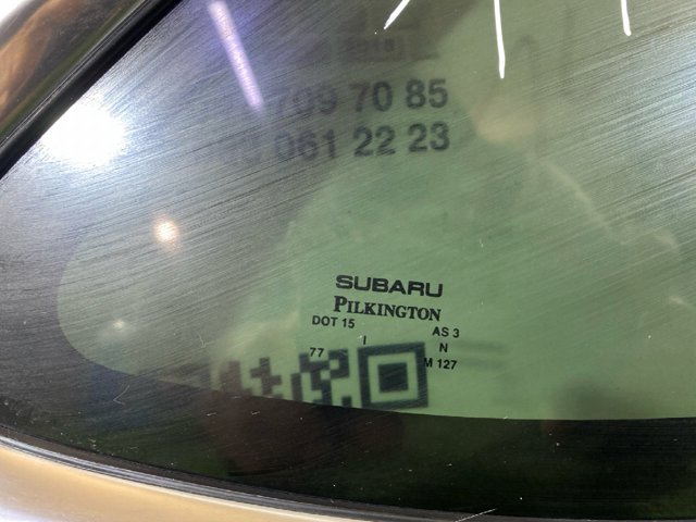Скло багажного відсіку, праве 65209AN02A SUBARU