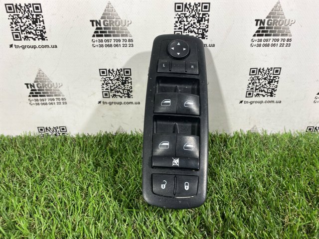 Кнопки переднього правого склопід'ємника 68184802AA CHRYSLER