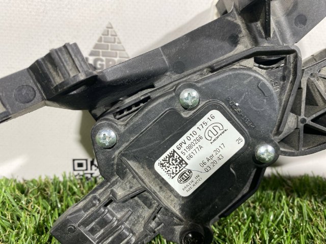 Педаль газу (акселератора) 68255373AA CHRYSLER