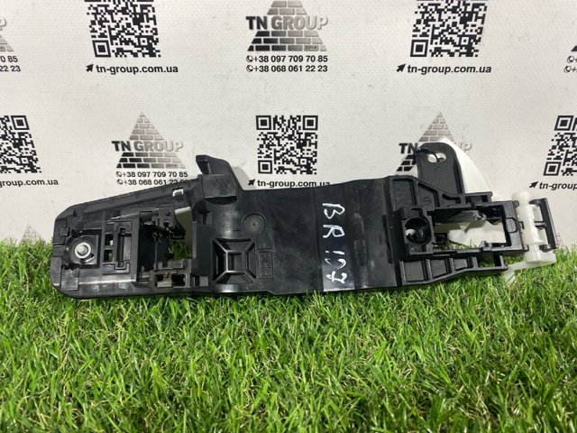 Тримач зовнішньої ручки дверей, задніх лівих 692030E110 TOYOTA