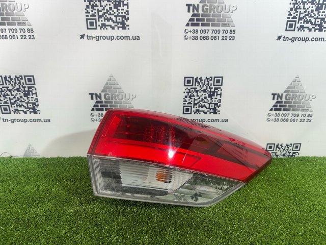 Задній правий зовнішній ліхтар 815500E161 TOYOTA