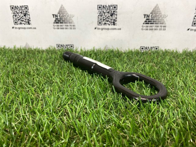 Крюк буксирувальний передній 8K0805615A VAG