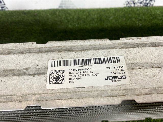 Охолоджувач наддувочного повітря 8W0145805AD VAG