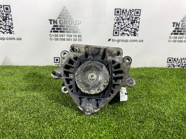 Подушка коробки передач A2052402500 MERCEDES