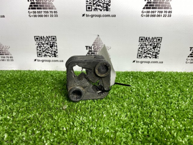 Кронштейн кріплення глушника Mercedes E