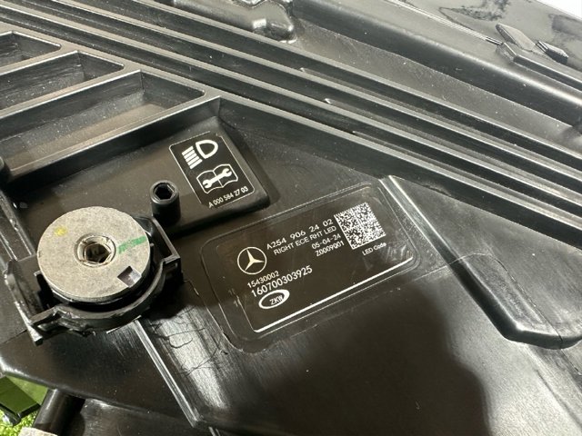 Фара основна права A2549062802 MERCEDES