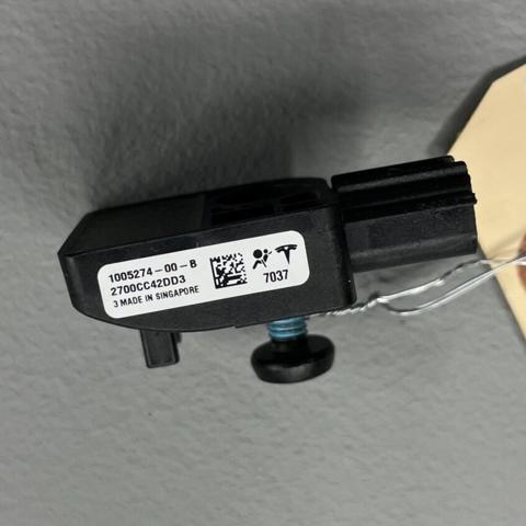 Датчик AIRBAG передній 100527400B TESLA