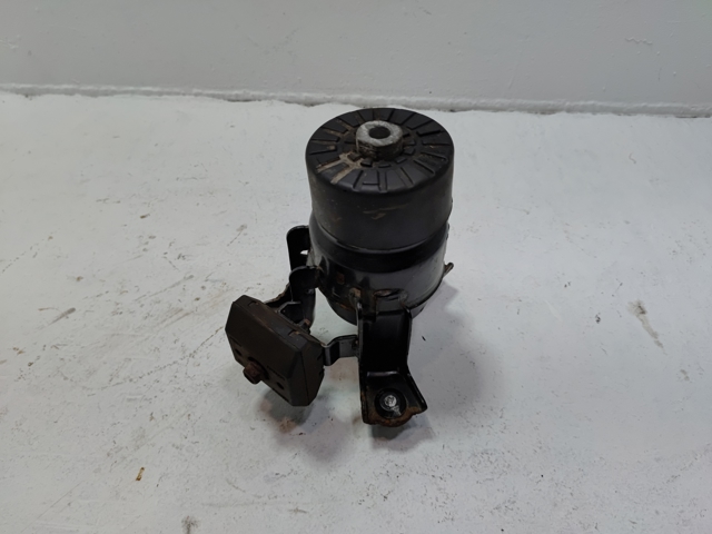 Кронштейн подушки (опори) двигуна, передньої 12361F0090 TOYOTA