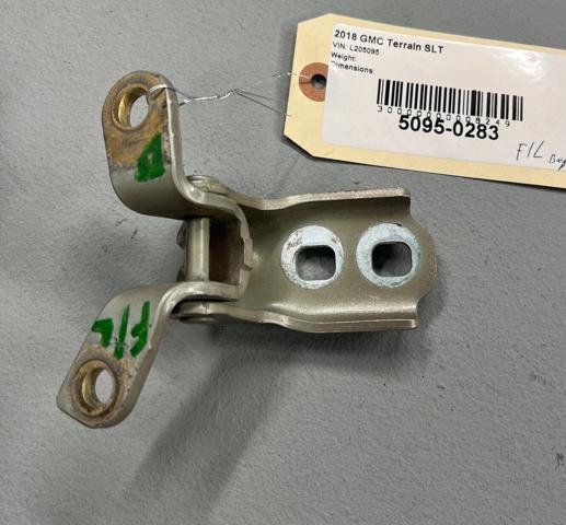 Петля передніх дверей лівих 13583613 GM