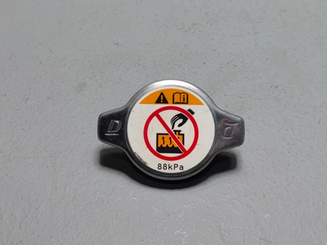 Пробка радіатора 1640136030 TOYOTA